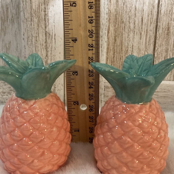 Ceramic Pineapple Shakers - Picture 5 of 7